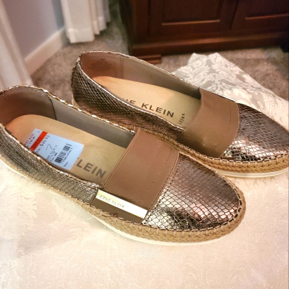 Anne Klein Shoes.  EUC.
